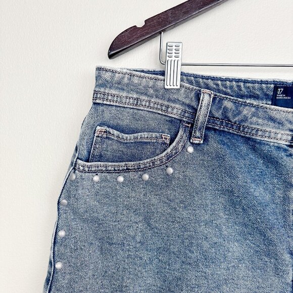 NWT Hollister High-Rise Mom Shorts 3” | Size 17 (W33) | Studded Distressed Denim - Picture 5 of 7